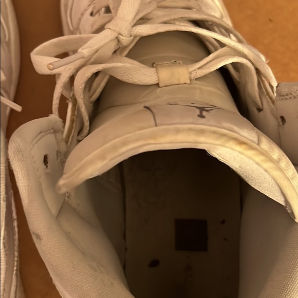 Lightly used, Jordan 1’s size 11.5- great condition and I Can send more photos - Picture 3 of 10